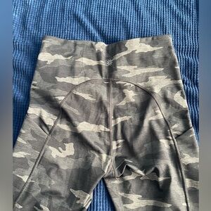 Athleta Ultimate Camo 7/8 Tight Small Tall